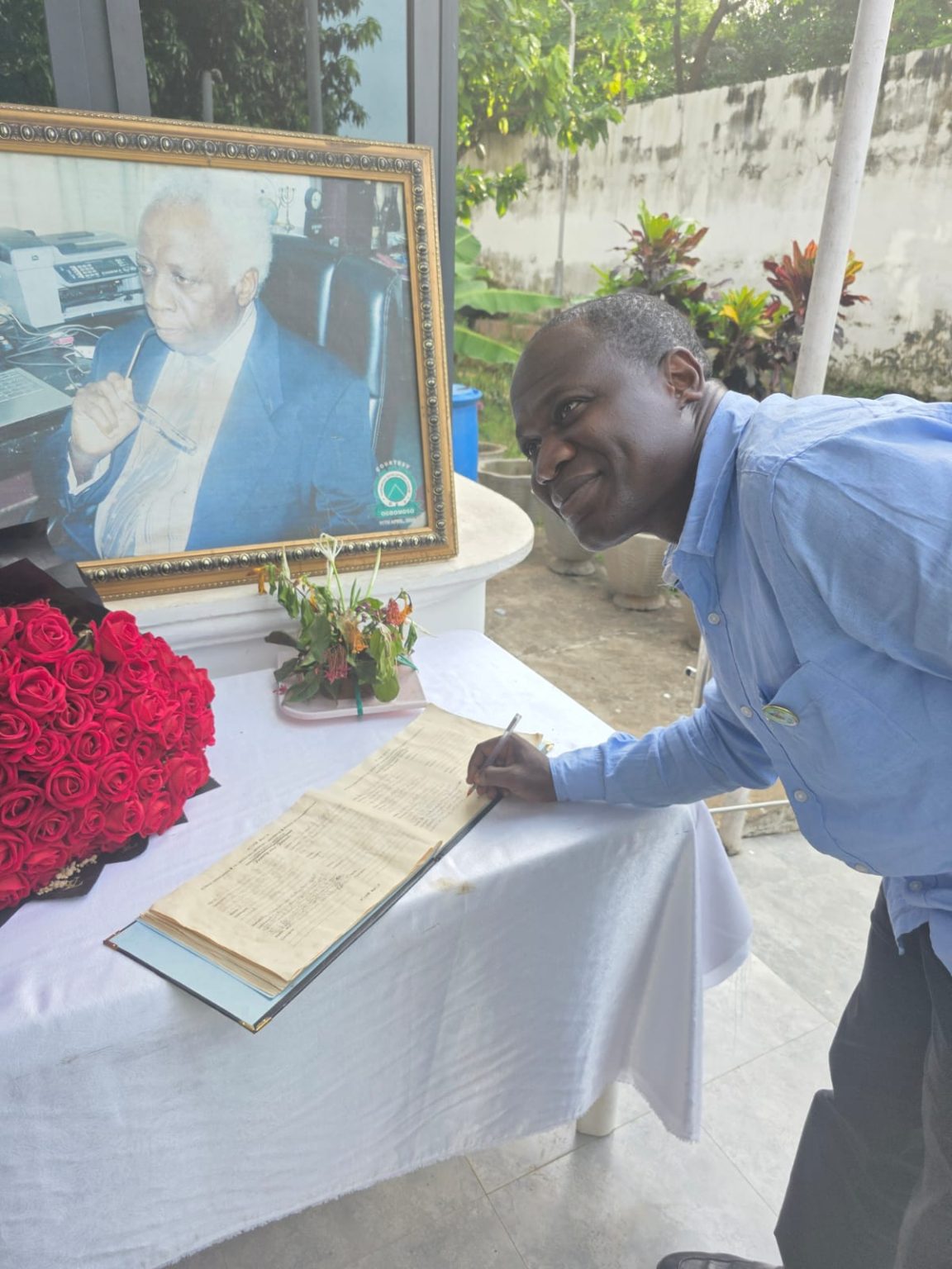 Oyo APC Guber Aspirant Dr. Adewale Kolapo Kareem AKK, Paid Condolence Visit to Late Olunloyo Family