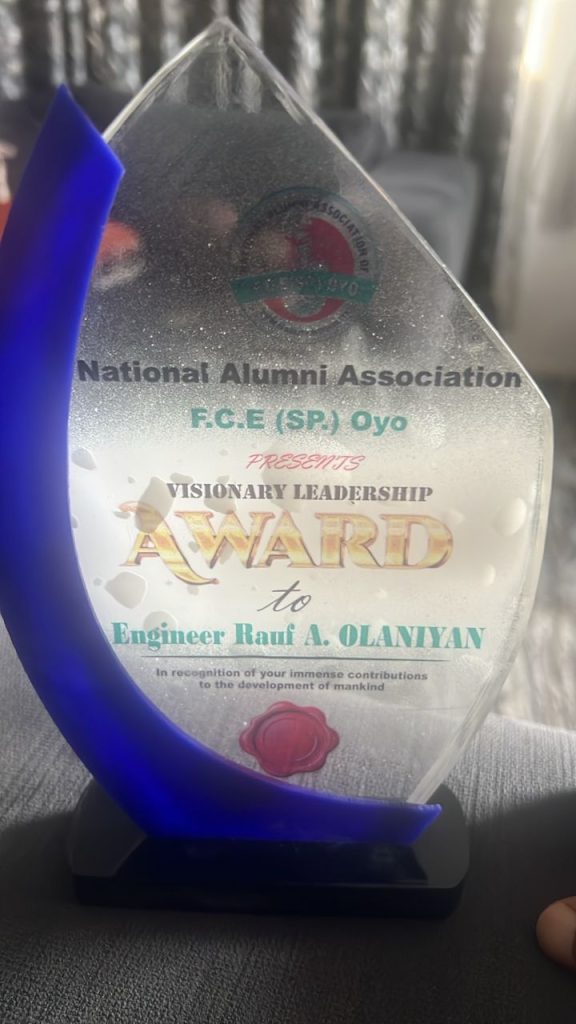 Former Deputy Gov Olaniyan, Bags Visionary Leadership Award from FCE Sped Alumni
